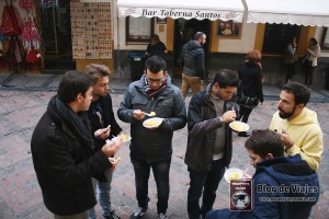 Retomando fuerzas con el grupo en el BAR SANTOS cercano a la Mezquita-Catedral de Córdoba