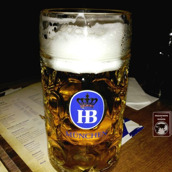 Cerveza de litro en la Cervecería Restaurante Hofbräu