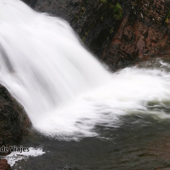 Escocia - Cascada The Meeting of the Three Waters Falls (1)