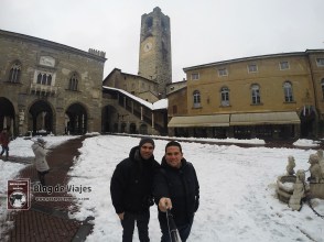 Bergamo Italia - Piazza Vechia (1)-mod